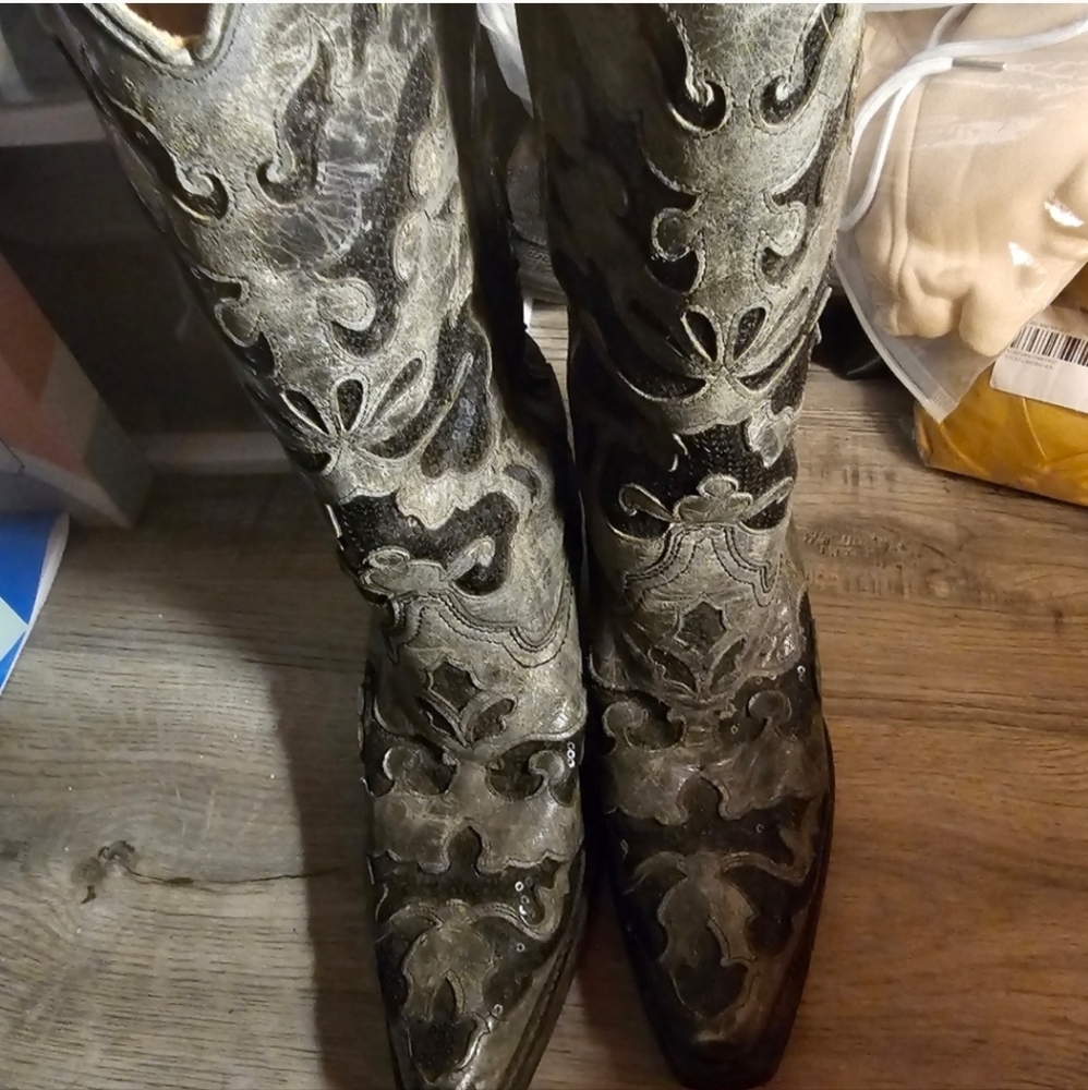 Corral boots